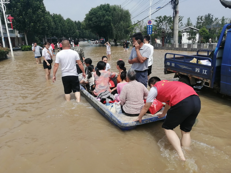 合巢蕪處黨團(tuán)青年志愿者積極投身地方防汛救災(zāi)1_調(diào)整大小.jpg